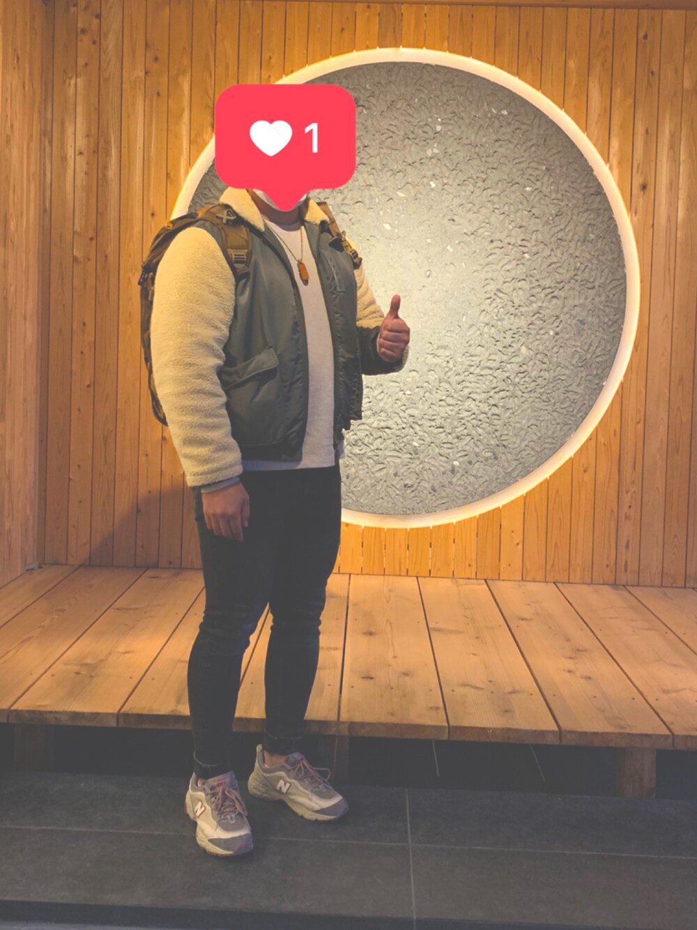 「休日スタイル、シンプル、秋コーデ、オトナカジュアル、UNIQLO、スニーカー、おしゃれさんと繋がりたい、休日コーデ、ZARA、New Balance、バックパック」｜「AVIREXの【WEB限定】ボアスリーヴ フライトジャケット/BOA SLEEVE FLIGHT JACKET（ミリタリージャケット、グリーン系）」を使った、chasさん（メンズ・182cm）の秋コーディネートの1枚目の写真
