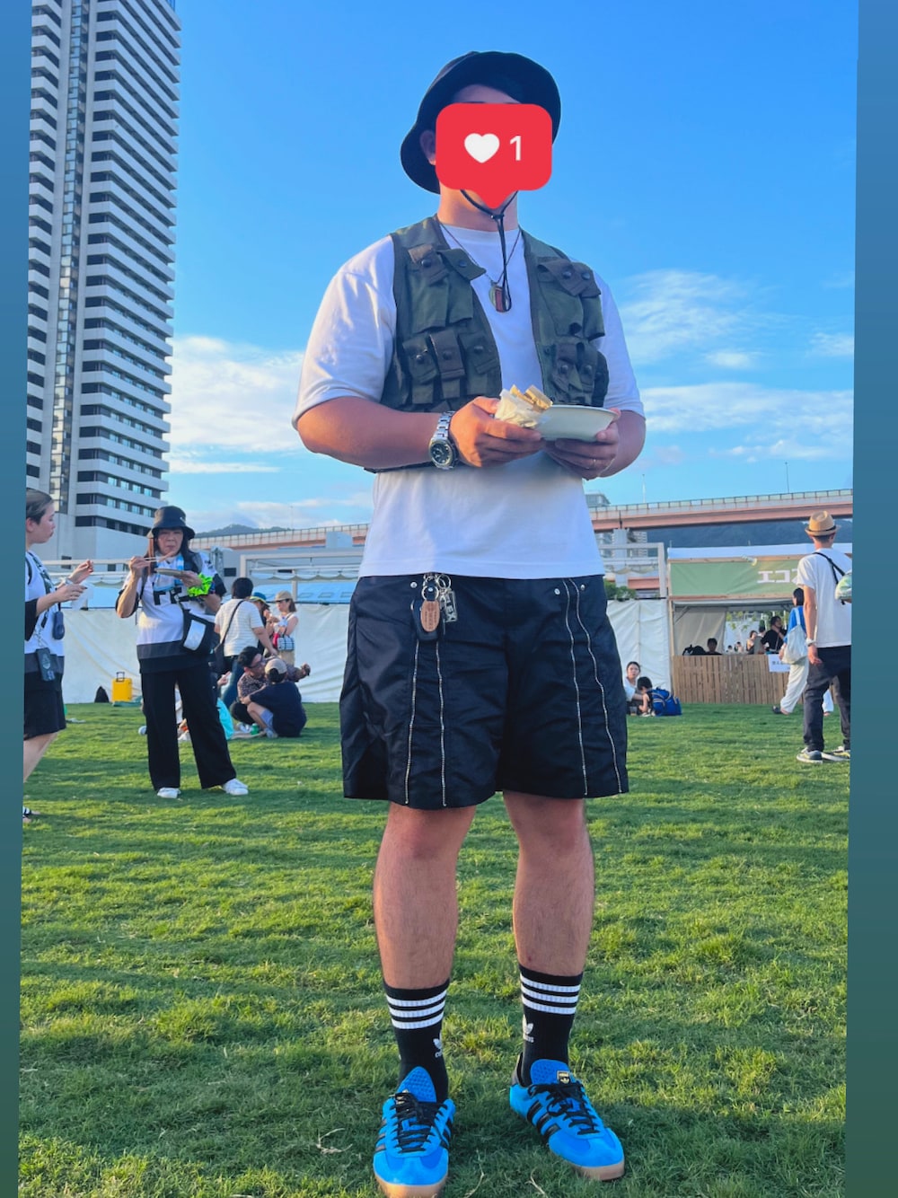 「夏コーデ、フェススタイル、UNIQLO、スニーカー、ミリタリー、ベスト、THE NORTH FACE、adidas、古着、靴下」｜「古着のアイテム（ベスト、グリーン系）」を使った、chasさん（メンズ・182cm）の秋コーディネートの1枚目の写真