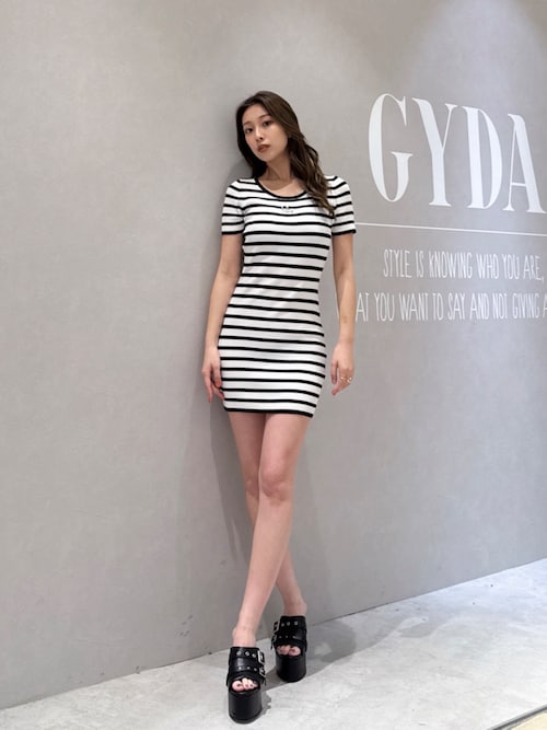 GGプレートハーフスリーブニットワンピース（ワンピース）｜GYDA
