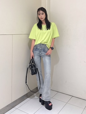 「GYDA（ジェイダ）の【追加生産分】ハイウエストBACKクロスフレアパンツ（デニムパンツ、ブルー系）」を使った、Misaさん（レディース・158cm）の夏コーディネート