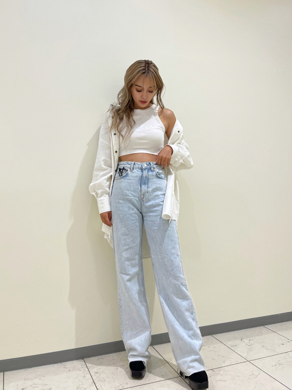 「夏コーデ、シンプル、カジュアルコーデ、ZOZOでしか買えない、着回しコーデ、オーバーシャツ、EVRIS、ZARA、H&M、海外系ファッション」｜「H&Mのアイテム（タンクトップ、ホワイト系）」を使った、Rionaさん（レディース・159cm）の夏コーディネートの1枚目の写真