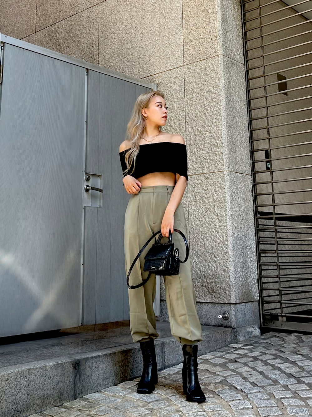 ZARAのアイテムを使った「ジャガードパンツ」の人気ファッション