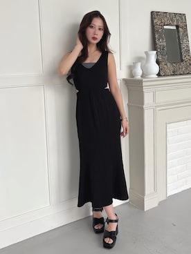 「MERCURYDUO（マーキュリーデュオ）の【MERCURYDUO×AMPHI】カップ付きサイドカットアウトマーメイドワンピース（ワンピース、ブラック系）」を使った、mikaさん（レディース・155cm）の春コーディネート