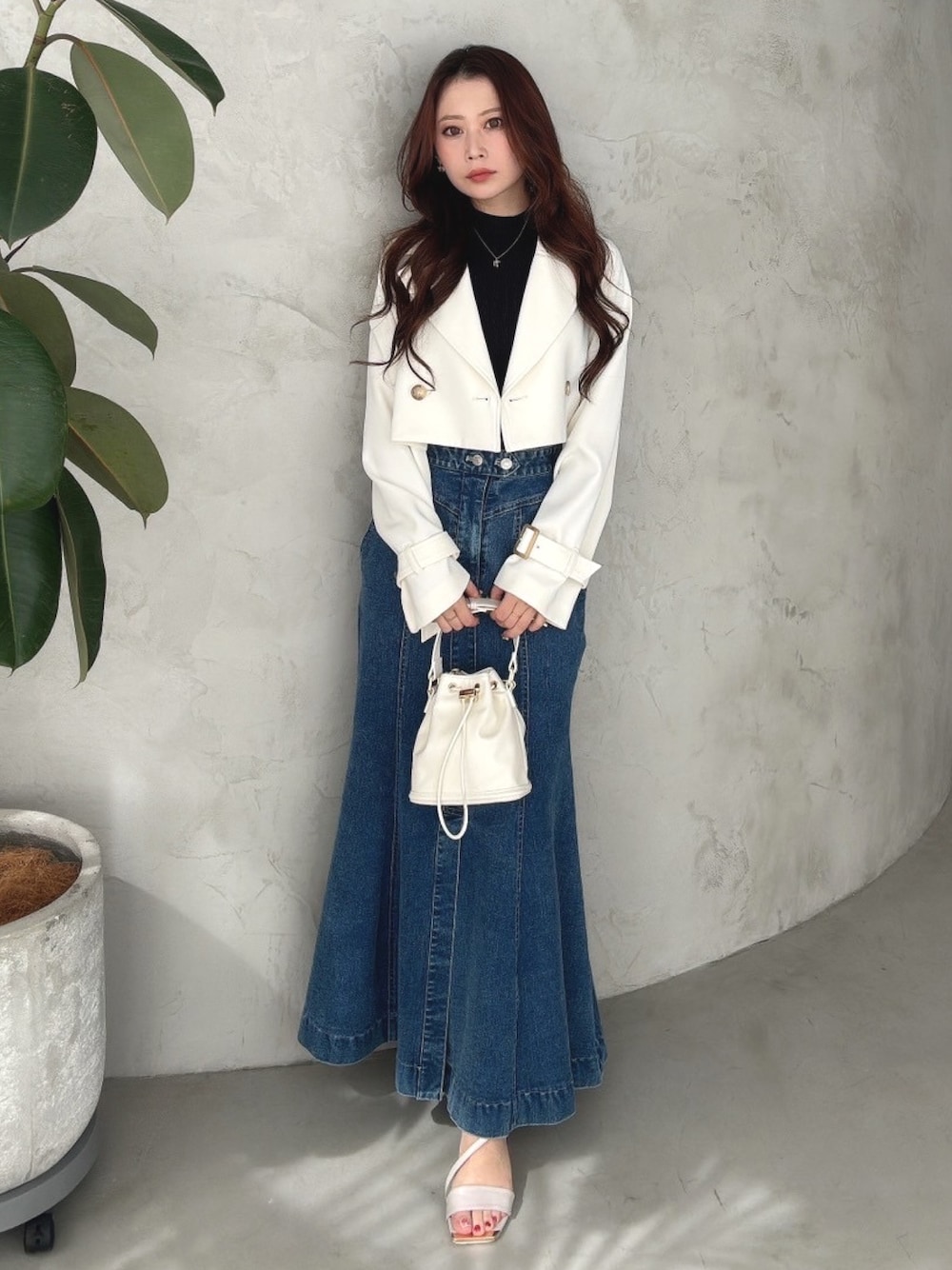 「MERCURYDUOのステッチワークデニムマーメイドスカート（スカート、ブルー系）」を使った、mikaさん（レディース・155cm）の春コーディネートの1枚目の写真