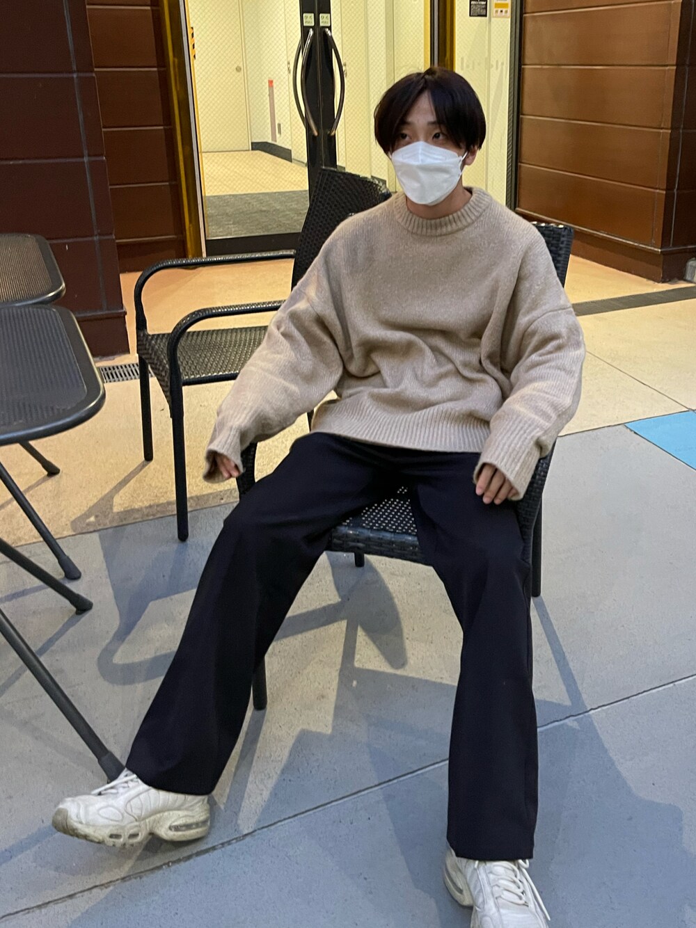 「BASQUE magentaのセンタープレスカラーフレアスラックスパンツ/プリーツパンツ（スラックス、ブラック系）」を使った、すけさん（メンズ・168cm）の秋コーディネートの1枚目の写真