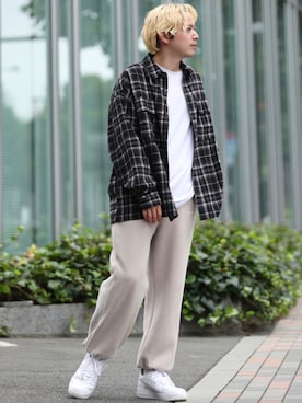「JUNRED（ジュンレッド）のアイテム（スウェットパンツ）」を使った、EIJIさん（メンズ・173cm）の秋コーディネート