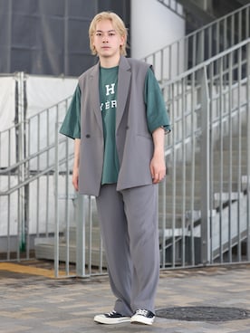 「re_k by JUNRED（レクバイジュンレッド）のアイテム（スラックス）」を使った、EIJIさん（メンズ・173cm）の春コーディネート