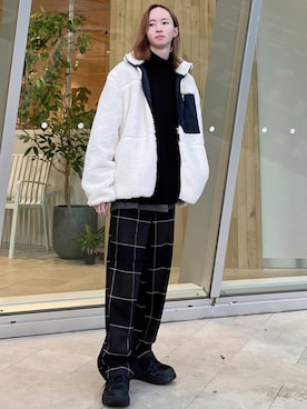 「JUNRED（ジュンレッド）のボアフリーススタンドブルゾン【タンブリングボア、制電裏地】（ブルゾン、ホワイト系）」を使った、カズヤさん（メンズ・170cm）の秋コーディネート