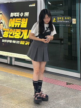 isさんの（Dr. Martens | ドクターマーチン）を使ったコーディネート