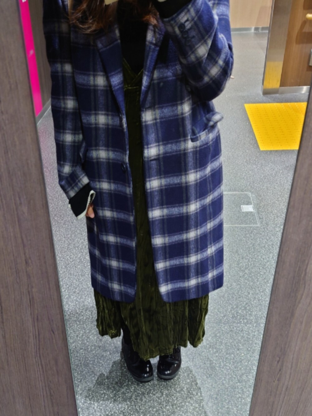 「オトナカジュアル、秋冬コーデ、タートルネック、キャミワンピ」｜「Honeysのマニッシュシューズ（ドレスシューズ、ブラック系）」を使った、yu,さん（レディース・151cm）の冬コーディネートの1枚目の写真