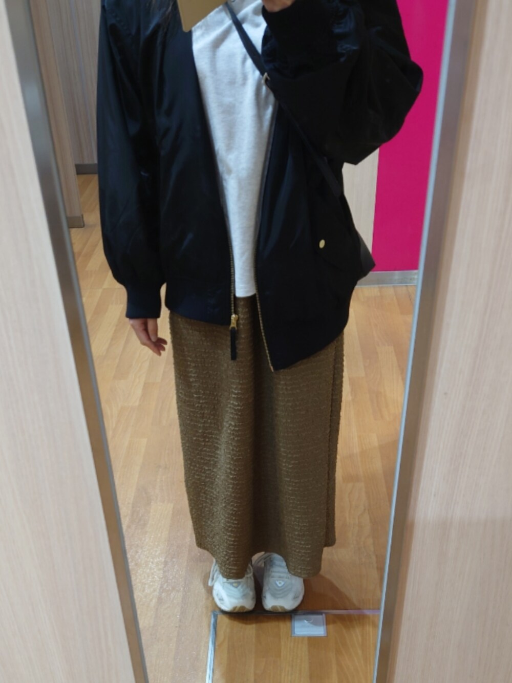 「オトナカジュアル、ootd、低身長コーデ、お出かけコーデ、スニーカーコーデ、休日スタイル」｜「repipi armarioのBreakfastロンT（Tシャツ/カットソー、ベージュ系）」を使った、yu,さん（レディース・151cm）の春コーディネートの1枚目の写真
