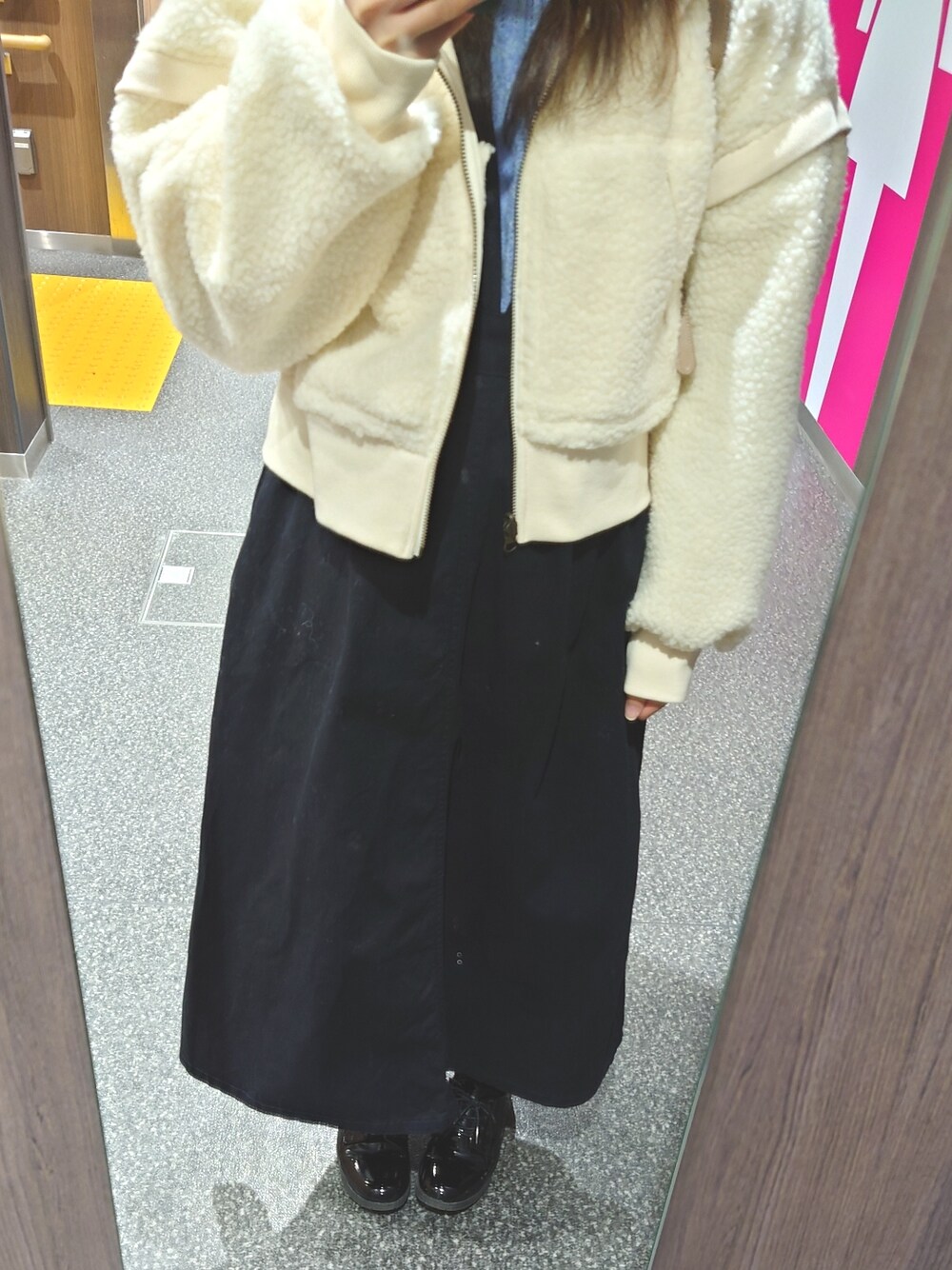 「休日コーデ、ニットコーデ、大人ガーリー、ハイネックニット、低身長女子、ジャンパースカート」｜「Honeysのマニッシュシューズ（ドレスシューズ、ブラック系）」を使った、yu,さん（レディース・151cm）の冬コーディネートの1枚目の写真