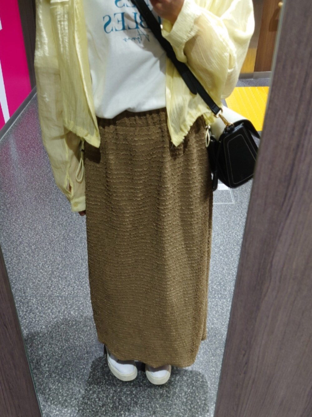 「秋っぽコーデ更新中、シンプルコーデ、スニーカー、カラーコーデ」｜「PUMAのPUMA プーマ KARMEN CG CORDUROY カルメン CG コーデュロイ 396238 ABC-MART限定 *01WH/GREEN FOG（スニーカー、ホワイト系）」を使った、yu,さん（レディース・151cm）の秋コーディネートの1枚目の写真