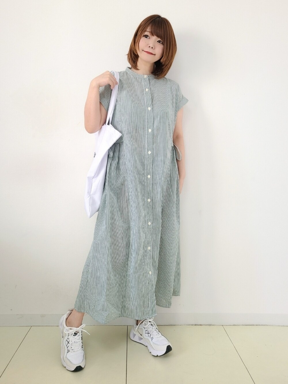 「URLab、URBAN RESEARCH、urban research lab、はじめましてコーデ」｜「UR Lab.の『UR TECH Smart Linen Touch』ウエストタックフレンチワンピース（ワンピース、グリーン系）」を使った、パン粉さん（レディース・151cm）の春コーディネートの1枚目の写真