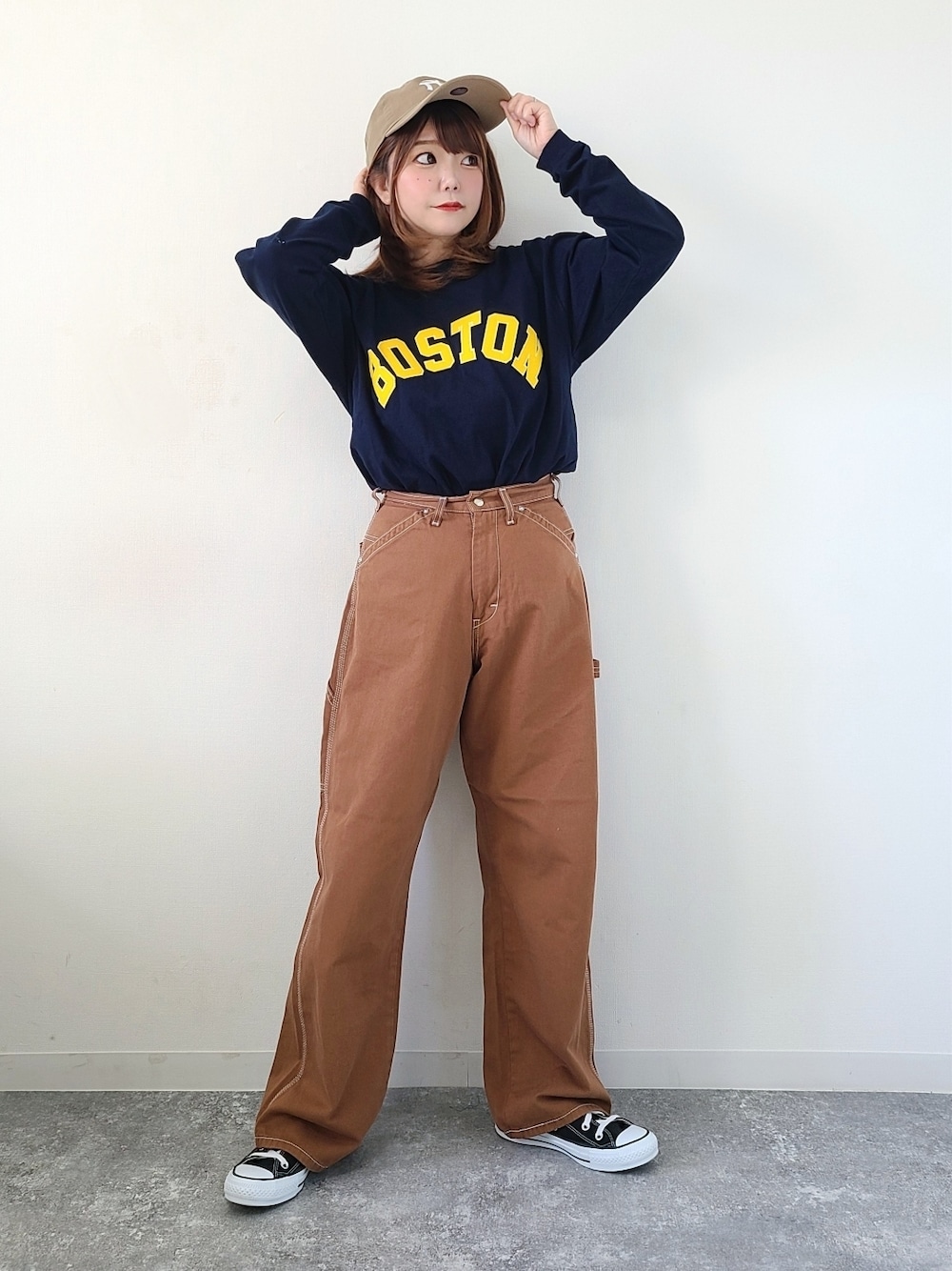 「ロゴT、ロンT、Lee、lee、leejapan、タックイン、キャップ、NEW ERA、メンズライク、ストリート、シンプルコーデ、休日スタイル、スニーカー、秋コーデ」｜「make a ray!のKANSAS/BOSTON/カレッジロゴ 刺繍ワッペン ロンT /長袖Tシャツ/ユニセックス（Tシャツ/カットソー、ブルー系）」を使った、パン粉さん（レディース・151cm）の秋コーディネートの1枚目の写真