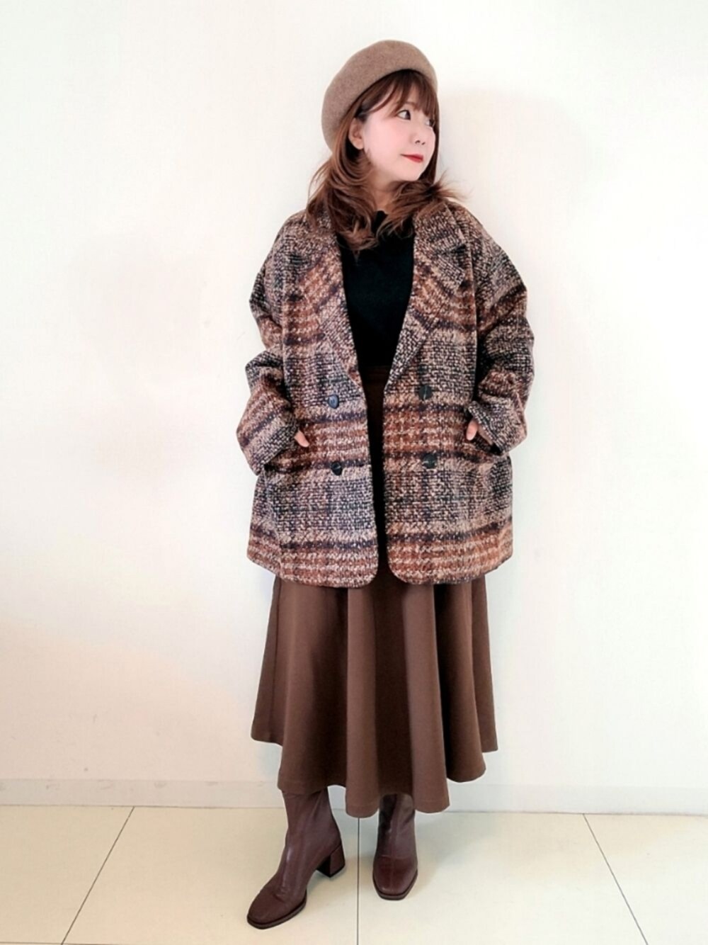 「AmbreNeige、アンブルネージュ、puril、Fabby fabby、ベレー帽、チェック、ジャケット、ジャケットスタイル、秋コーデ、ブラウン色に染まれ、ブラウン、オーバーサイズ、ビッグシルエット、休日スタイル、ブラウンコーデ」｜「PURILの【PURIL】TRミモレ丈フレアスカート（スカート、ブラウン系）」を使った、パン粉さん（レディース・151cm）の秋コーディネートの1枚目の写真