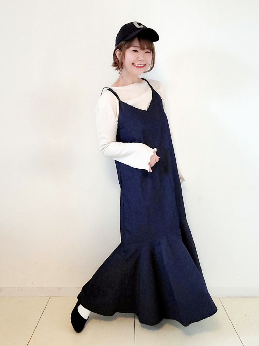 「sakishimatokyo、サキシマamp、キャップ、キャミワンピ、シンプル、シンプルコーデ、秋服準備はじめました、秋コーデ、秋トレンド2021、ラブアンドピース2021、プチプラ、プチプラコーデ、休日スタイル、ロングワンピース、秋先取りコーデ」｜「sakishimatokyoの【ZOZO限定】サキシマamp「ウォッシャブルキャミワンピース」（ワンピース、ブルー系）」を使った、パン粉さん（レディース・151cm）の秋コーディネートの1枚目の写真
