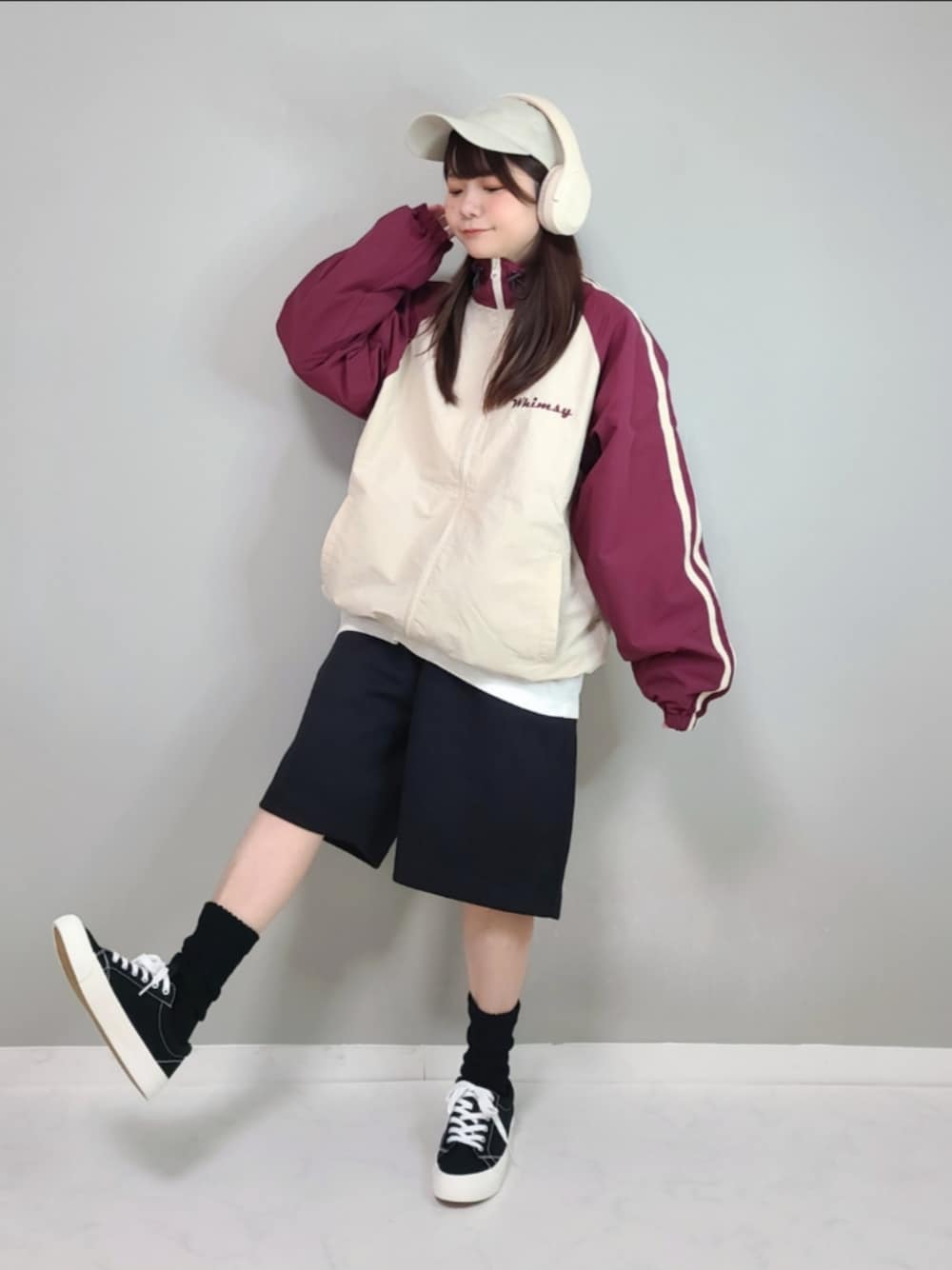 「PR、STARTING OVER、スターティングオーバー、トラックジャケット、ナイロンジャケット、春コーデ、プチプラ、今日のコーデ、メンズライク、ストリート、低身長、低身長コーデ、春アウター」｜「Starting Overのfront embroidery raglan sleeves nylon jacket/フロント刺繍 ラグランスリーブ ナイロンジャケット（ナイロンジャケット、ホワイト系）」を使った、パン粉さん（レディース・151cm）の春コーディネートの1枚目の写真