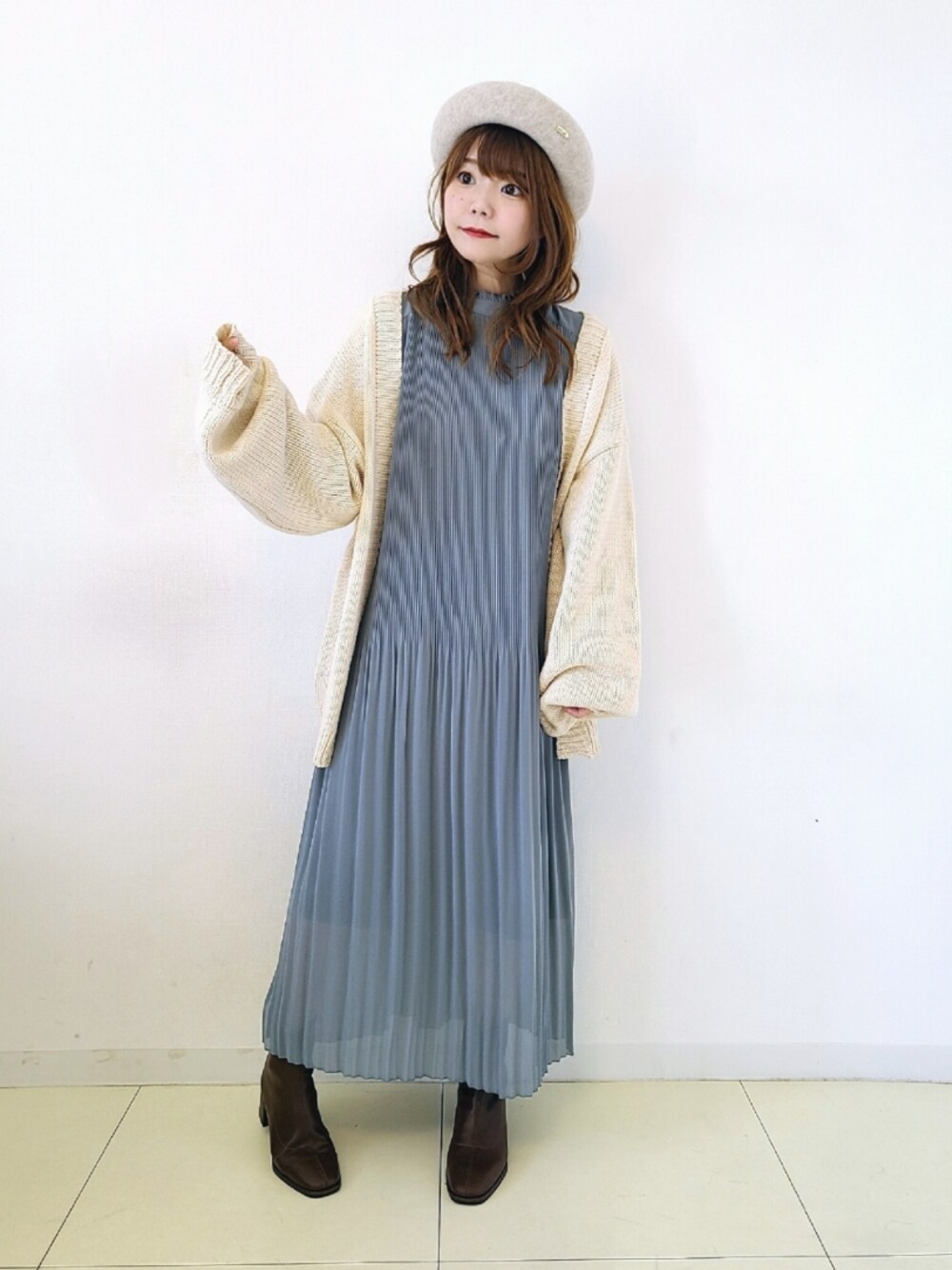 「apresjourclair、apres_pr、アプレジュールクレア、URBAN RESEARCH ROSSO、アーバンリサーチロッソ、だから秋服が好き、カーディガン、ニットカーディガン、秋コーデ、秋トレンド2021、シンプル、ベレー帽、ボリューム袖、キレイめ、Fabby fabby」｜「polcadotのpolcadot・バスクベレー／フェルトベレー（ハンチング/ベレー帽、ベージュ系）」を使った、パン粉さん（レディース・151cm）の秋コーディネートの1枚目の写真