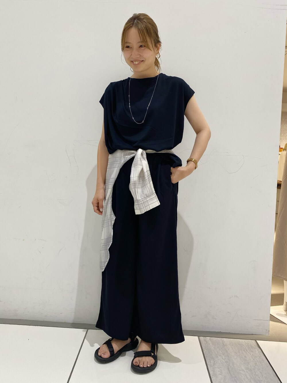 「セットアップ、リラックススタイル、オトナカジュアル、teva」｜「AMERICAN HOLICのSET デザインノースリーブカットプルオーバー（Tシャツ/カットソー、ブルー系）」を使った、pikarunbaさん（レディース・161cm）の夏コーディネートの1枚目の写真