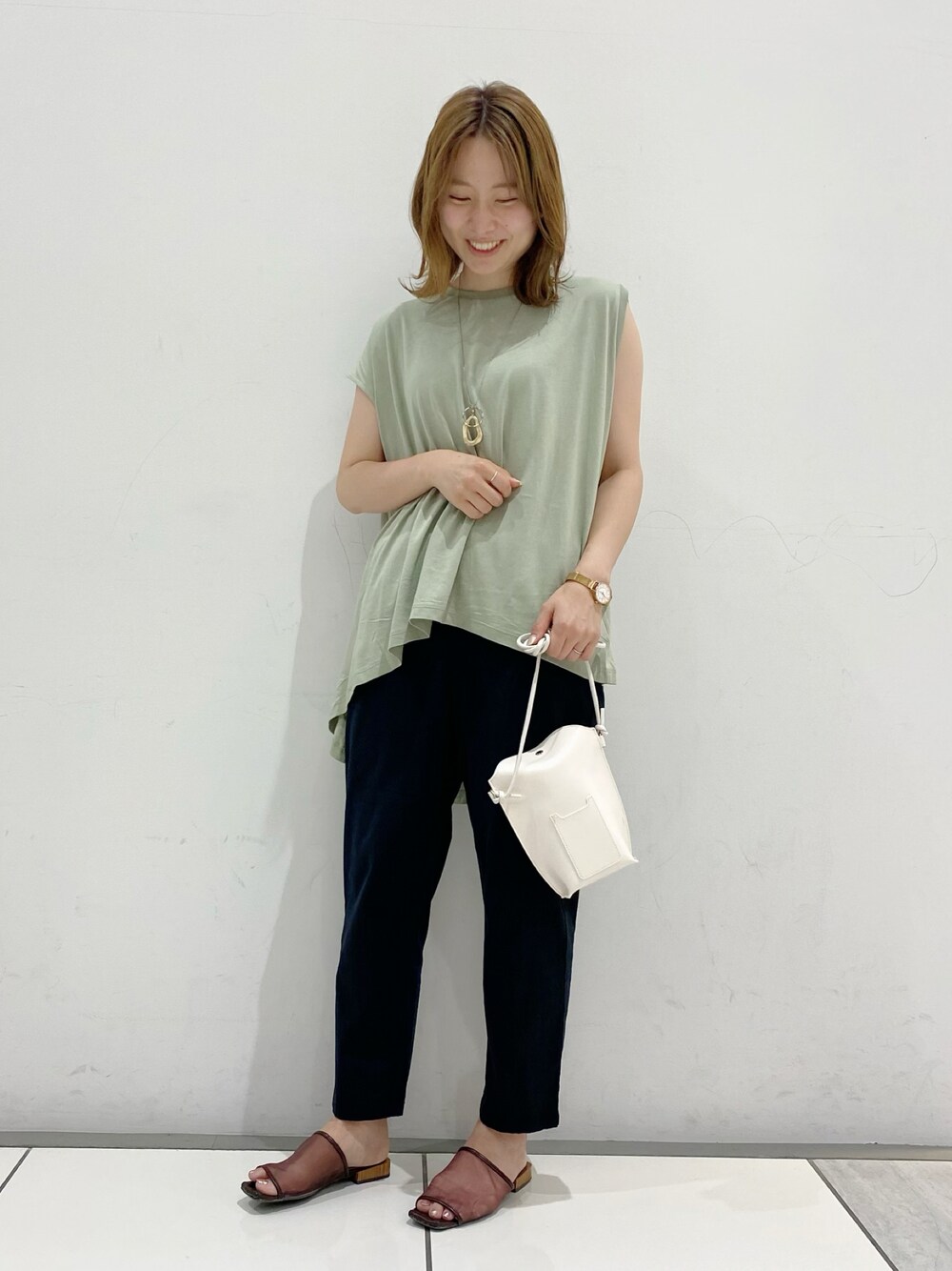 「シンプル、ノースリーブ、ミントグリーン」｜「AMERICAN HOLICのアシメトリーヘムフレンチチュニック（Tシャツ/カットソー、グリーン系）」を使った、pikarunbaさん（レディース・161cm）の夏コーディネートの1枚目の写真