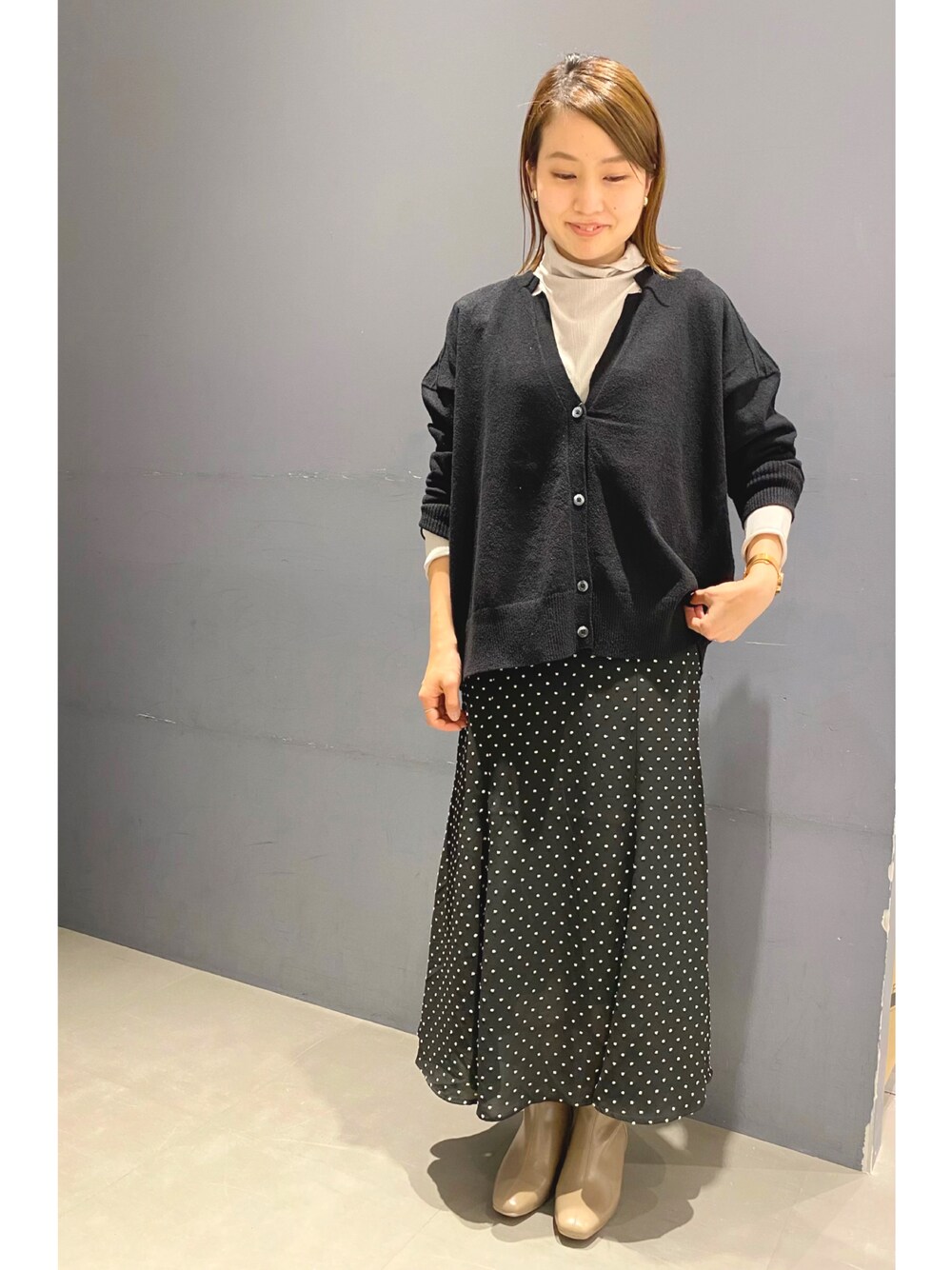 「カーディガン、ドット、マーメイドスカート、ブーツ、シアー、ハイネック」｜「AMERICAN HOLICのアイテム（カーディガン/ボレロ、ブラック系）」を使った、pikarunbaさん（レディース・161cm）の秋コーディネートの1枚目の写真