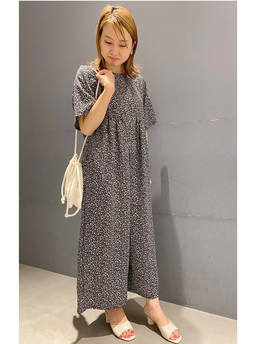 「オールインワン、花柄、ゆるコーデ、大人ガーリー、ラクチンコーデ」｜「AMERICAN HOLICのFlowerオールインワン（オールインワン・サロペット、その他）」を使った、pikarunbaさん（レディース・161cm）の夏コーディネートの1枚目の写真