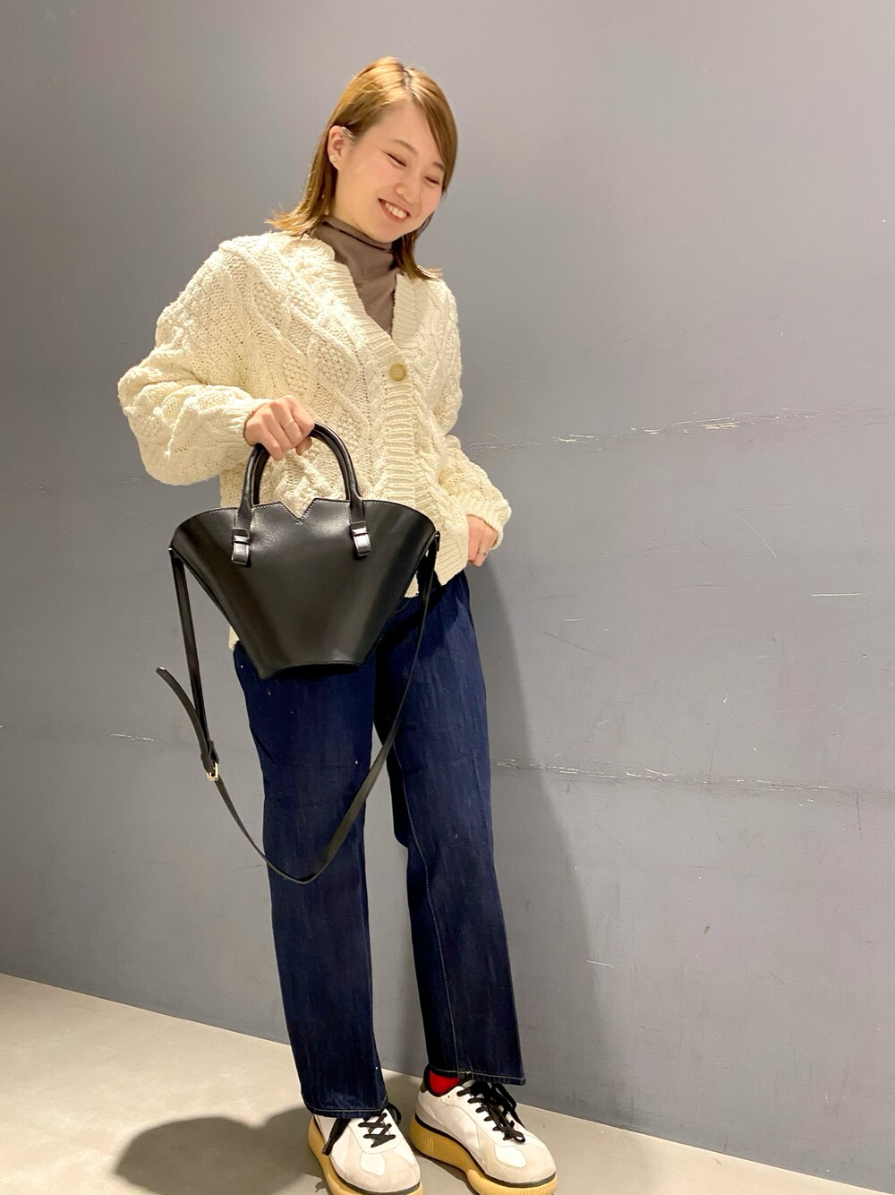 「冬コーデ、ケーブルニット、タートルネック、ワイドデニム」｜「AMERICAN HOLICのアイテム（カーディガン/ボレロ、ホワイト系）」を使った、pikarunbaさん（レディース・161cm）の冬コーディネートの1枚目の写真