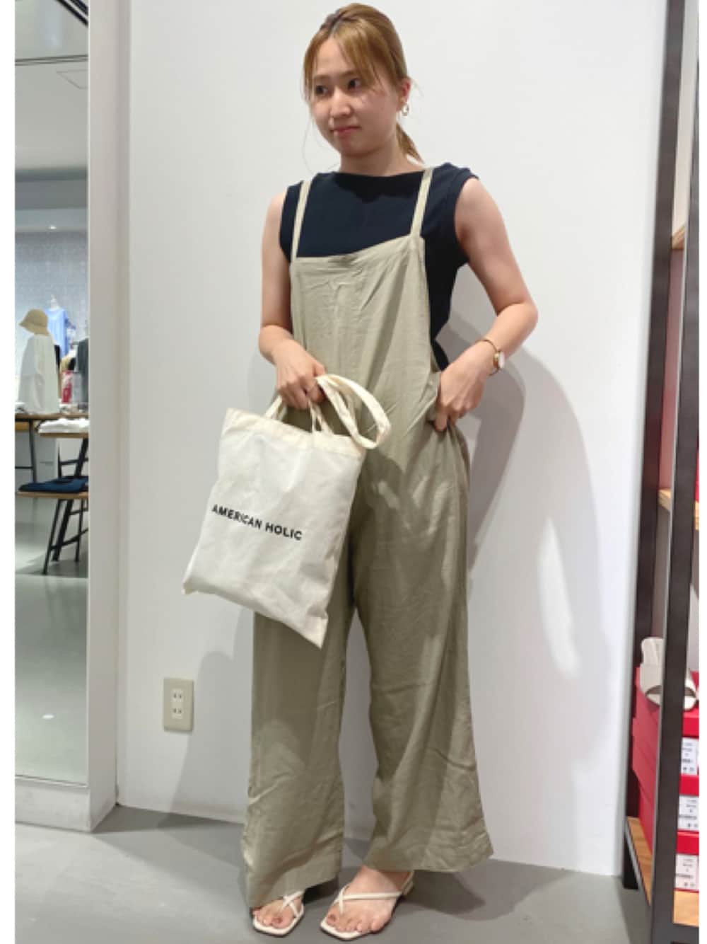 「サロペット、休日コーデ、リラックススタイル」｜「AMERICAN HOLICのアイテム（タンクトップ、ブラック系）」を使った、pikarunbaさん（レディース・161cm）の夏コーディネートの1枚目の写真
