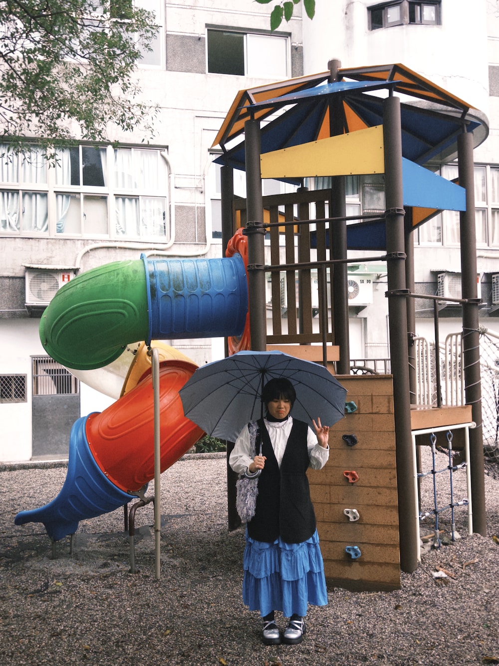 「雨天搭配」｜「mysticのアイテム（その他アウター、ブラック系）」を使った、Sian♥さん（レディース・157cm）の冬コーディネートの1枚目の写真