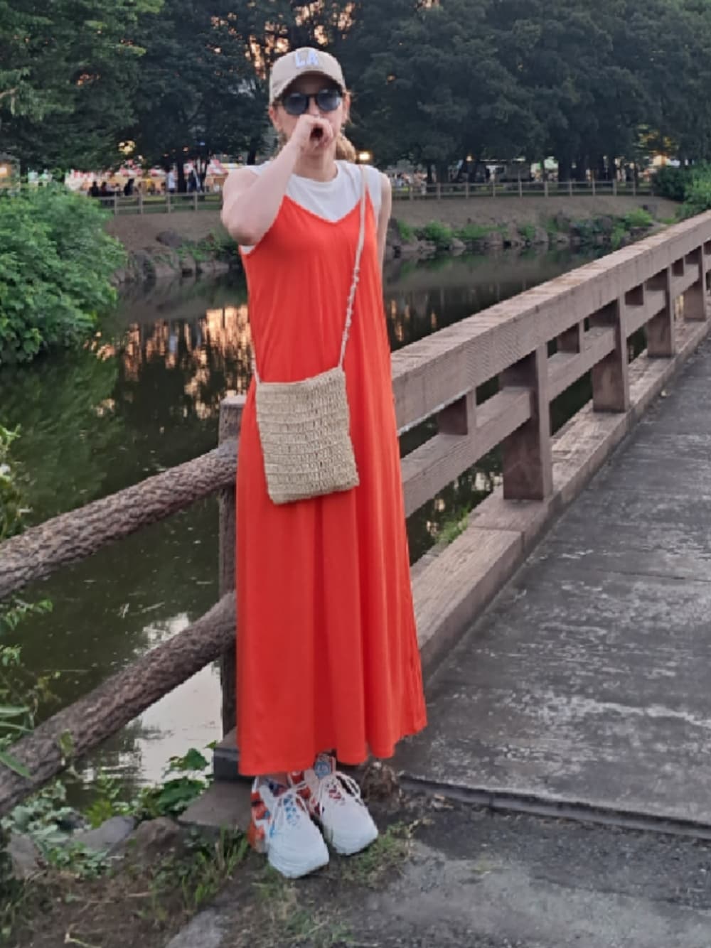 「夏、夏コーデ、高身長コーデ、スニーカー、祭り、ワンピース」｜「Right-onのアイテム（キャップ、ベージュ系）」を使った、sousukeさん（レディース・168cm）の夏コーディネートの1枚目の写真