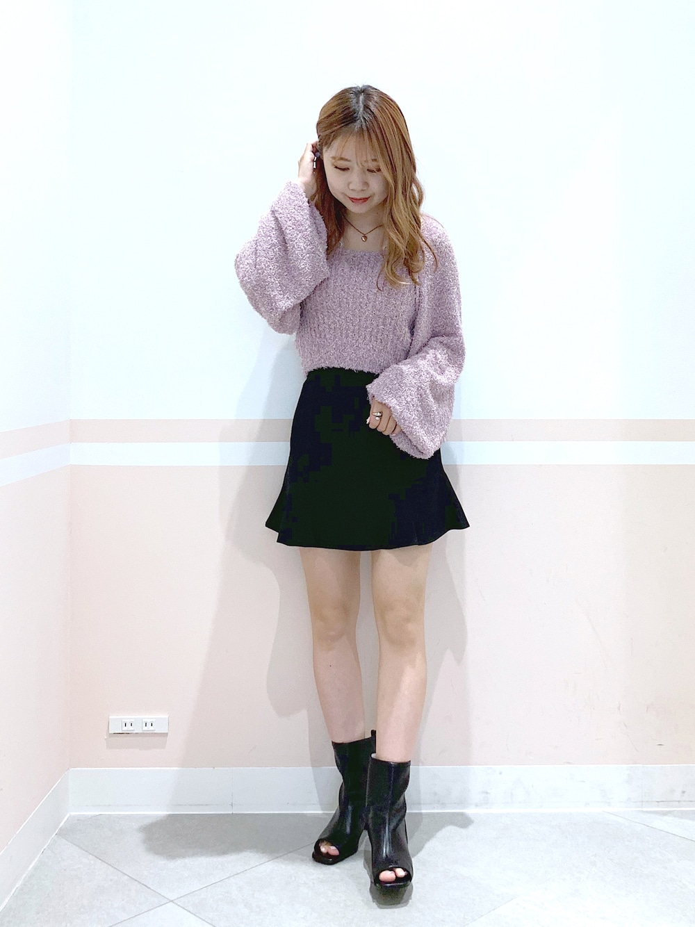 「WEARハロウィン2022、Heather、へザー、153cm、低身長、ピンクコーデ、秋コーデ、ニット、ミニスカート、ショートブーツ、オトナカジュアル、大人ガーリー、ボリューム袖、韓国ファッション、低身長女子」｜「Heatherのモクモクニットプルオーバー　162294（ニット/セーター、パープル系）」を使った、kaeさん（レディース・153cm）の秋コーディネートの1枚目の写真