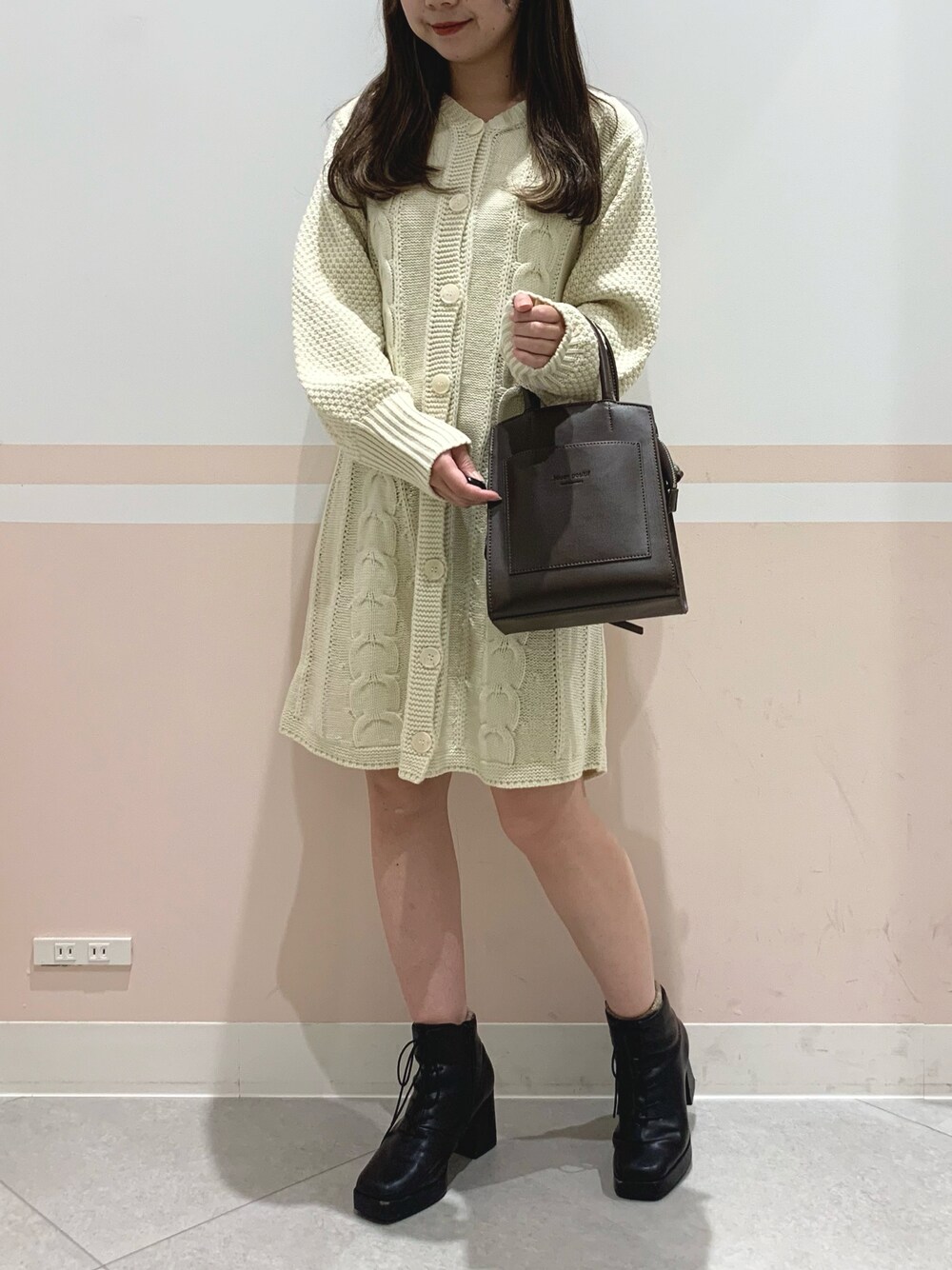 「Heather、へザー、低身長、低身長コーデ、ニット、カーディガン、ワンピース、ニットワンピース、ニットカーディガン、ブーツ、ショートブーツ、秋のコーデ、オトナカジュアル、ゆったりコーデ、淡色コーデ」｜「Heatherのニットカーディガン風ミニワンピース　239912（ワンピース、ホワイト系）」を使った、kaeさん（レディース・153cm）の秋コーディネートの1枚目の写真