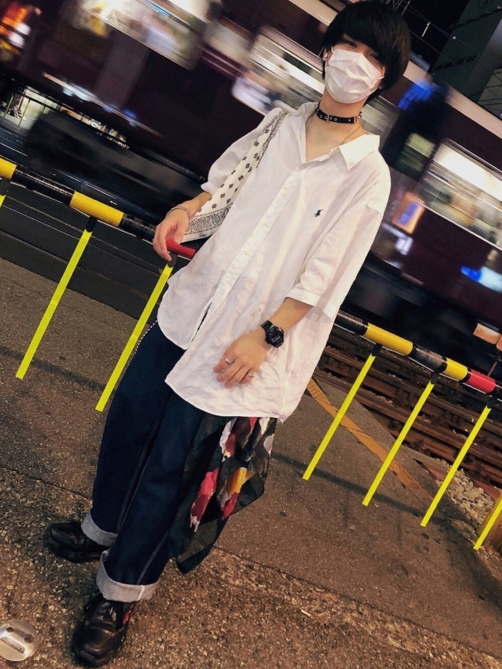「カジュアルコーデ、夏コーデ、お洒落さんとつながりたい、古着コーデ、ラルフローレン、スカーフ、デニムワイドパンツ、あずま袋、チョーカー、GU」｜「usedのバンダナ あずま袋（ショルダーバッグ、ホワイト系）」を使った、好きぞ触れにやさん（メンズ・169cm）の秋コーディネートの1枚目の写真