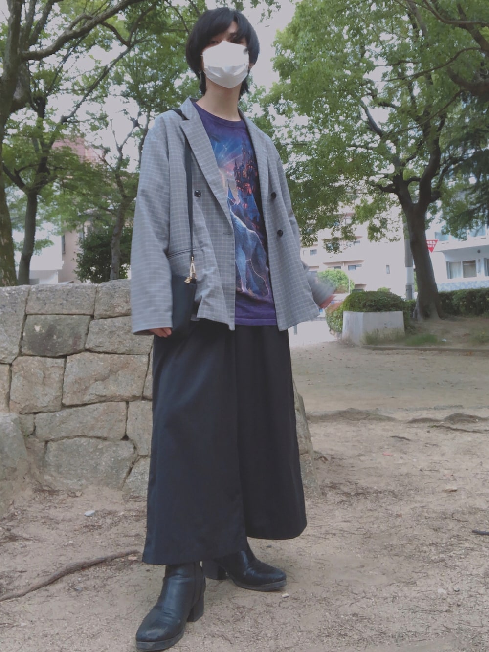 「おしゃれさんと繋がりたい、大人カジュアル、オーバーサイズ、テーラードジャケット、プリントT、アメリカ古着、袴パンツ、ハイヒール、紫、ショルダーバッグ」｜「RAGEBLUEのグラフチェック柄Wテーラードジャケット/866170（テーラードジャケット、グレー系）」を使った、好きぞ触れにやさん（メンズ・169cm）の夏コーディネートの1枚目の写真