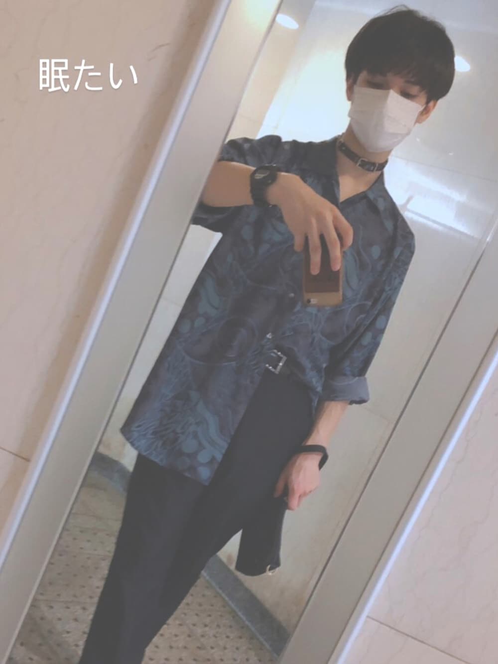 「ブーツ、クラッチバッグ、柄シャツ、ハイヒール、チョーカー、古着MIX、フレアパンツ、柄シャツコーデ」｜「HAREのフロントスリットフレアパンツ(HARE)（その他パンツ、ブラック系）」を使った、好きぞ触れにやさん（メンズ・170cm）の秋コーディネートの1枚目の写真