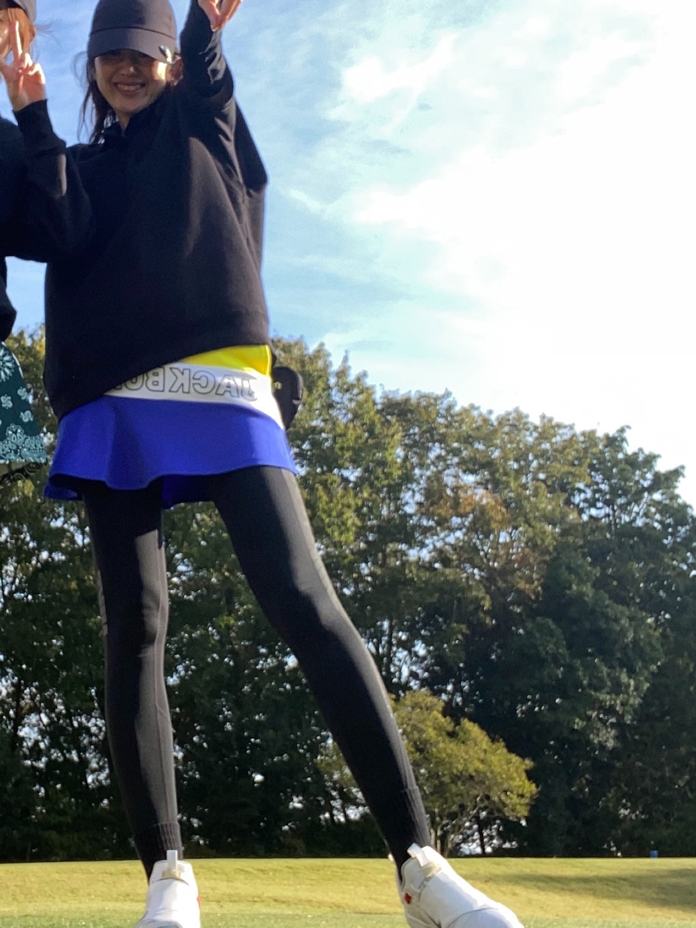 「秋、ゴルフ、ゴルフウェア、ゴルフコーデ、ゴルフ女子、ゴルフウエア、supreme」｜「Supreme のアイテム（ベスト、ブラック系）」を使った、えみ☺︎☆さん（レディース・172cm）の秋コーディネートの1枚目の写真