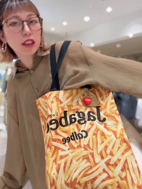 「LEPSIM（レプシィム）のシアーシャツ長袖チュニック　147435（シャツ/ブラウス、ブラウン系）」を使った、miwataraさん（レディース・157cm）の夏コーディネート