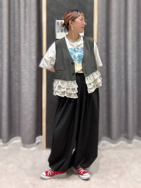 「LEPSIM（レプシィム）の《リネンライクドライシリーズ》フリルショートベスト　781618（ベスト、グレー系）」を使った、miwataraさん（レディース・157cm）の夏コーディネート