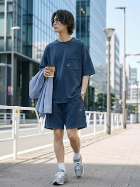 「MRU（エムアールユー）の2026SS MRU/エムアールユー カットデニム Tシャツ×ショートパンツ ハーフパンツ/セットアップ/上下セット レディース メンズ（Tシャツ/カットソー、ブルー系）」を使った、MARUKAWA【Official】さん（メンズ・181cm）の夏コーディネート