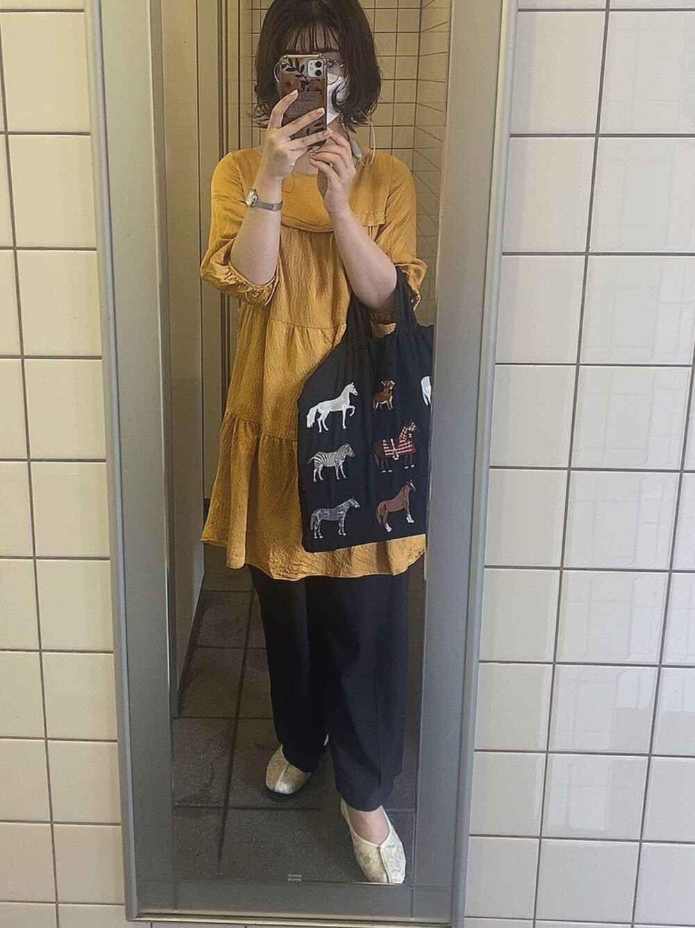 「秋のコーデ、ootd、プチプラ、オトナカジュアル、ショートヘア、パンツスタイル、チャイナシューズ、マスタード、イエロー、チュニック、秋コーデ、秋服準備はじめました、古着、古着MIX、2021AW_yk」｜「ROSE BUDのタック入りパンツ（その他パンツ、ブラック系）」を使った、yさん（レディース・160cm）の秋コーディネートの1枚目の写真
