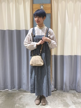 「刺繍」｜「アイテム（ジャンパースカート）」を使った、Akiさん（レディース・160cm）の秋コーディネート
