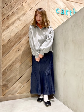 「earth music&ecology（アースミュージックアンドエコロジー）のアイテム（デニムスカート）」を使った、Ruiさん（レディース・153cm）の春コーディネート