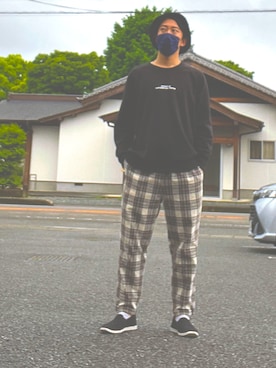 「AZUL（アズール）のアイテム（スウェット、ブラック系）」を使った、SHIINAさん（メンズ・175cm）の春コーディネート