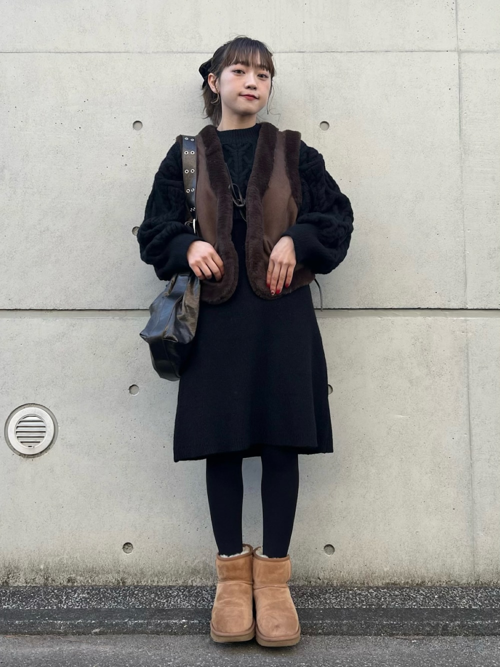 「似合うラボに行こう、今日のコスメと服、ショルダーバッグ、春アウター、ニット、デートコーデ、春コーデ、プチプラ、春服みてみて、セットアップ、ブーツ、レイヤードスタイル、ベスト、ワンピース、低身長コーデ」｜「Instagramやってます！のアイテム（その他、ホワイト系）」を使った、カフェ店長aoiさん（骨格ウェーブ・レディース・147cm）の春コーディネートの1枚目の写真