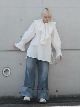 「ZOZOMARKET by aoi（ゾゾマーケットバイアオイ）の【インフルエンサー aoiセレクト】コットンフリルブラウス（シャツ/ブラウス、ホワイト系）」を使った、カフェ店長aoiさん（レディース・147cm）の春コーディネート