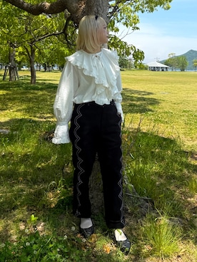 「ZOZOMARKET by aoi（ゾゾマーケットバイアオイ）の【インフルエンサー aoiセレクト】コットンフリルブラウス（シャツ/ブラウス、ホワイト系）」を使った、カフェ店長aoiさん（レディース・147cm）の夏コーディネート