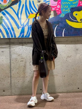 BURBERRYのタンクトップを使った人気ファッションコーディネート