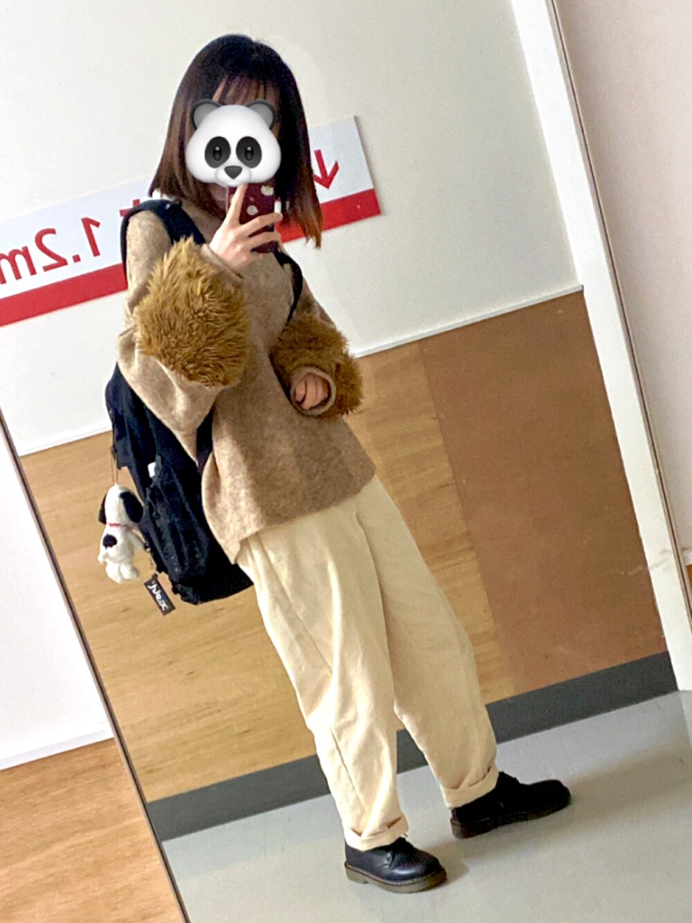 「オゾック(OZOC)、ライトオン、コーデュロイパンツ、白パンツ、ベージュトップス、冬コーデ、パンツスタイル、ドレスシューズ、低身長コーデ、シンプル、淡色コーデ」｜「HONEYSUCKLE ROSEの【HONEYSUCKLE ROSE】コーデュロイパンツ（その他パンツ、ホワイト系）」を使った、ひだかれいさん（レディース・154cm）の秋コーディネートの1枚目の写真