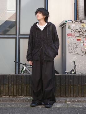 「アイテム（スニーカー）」を使った、クリワキタカヒロさん（メンズ・172cm）の冬コーディネート